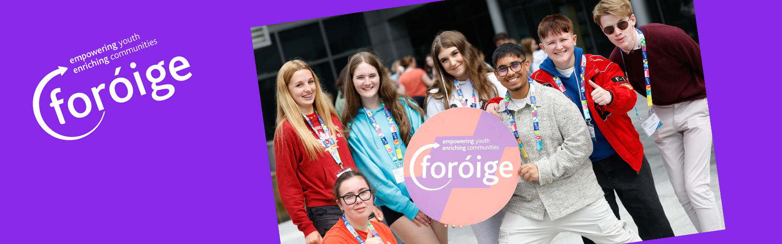 youths holding a foroige sign